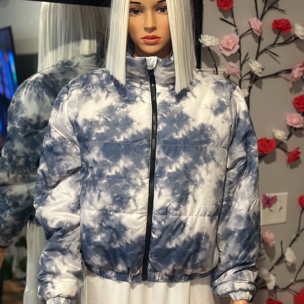 Wild Fable Blue and White Tie-Dye Puffer Jacket